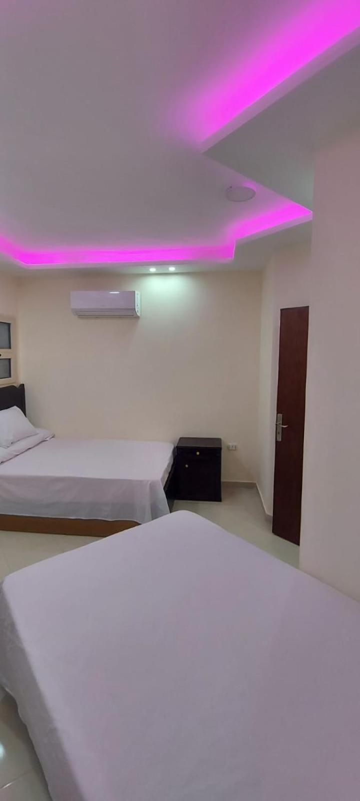 Casablanca Beach For Families And Couples Only Aparthotel Hurghada Bilik gambar
